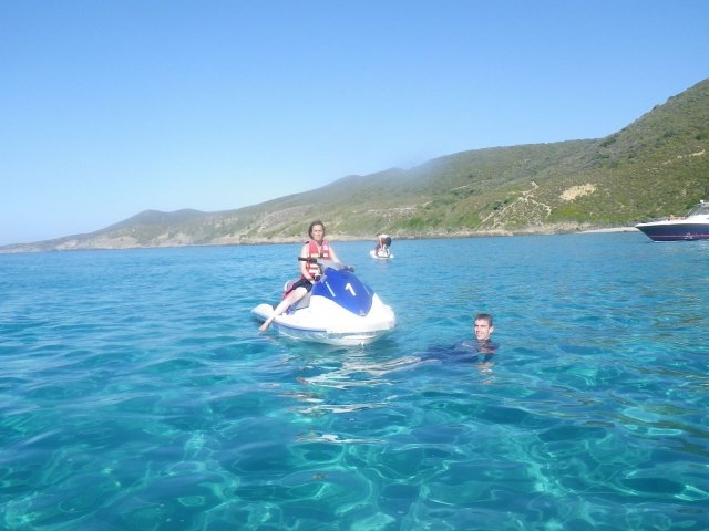 Nuoto in moto d'acqua 